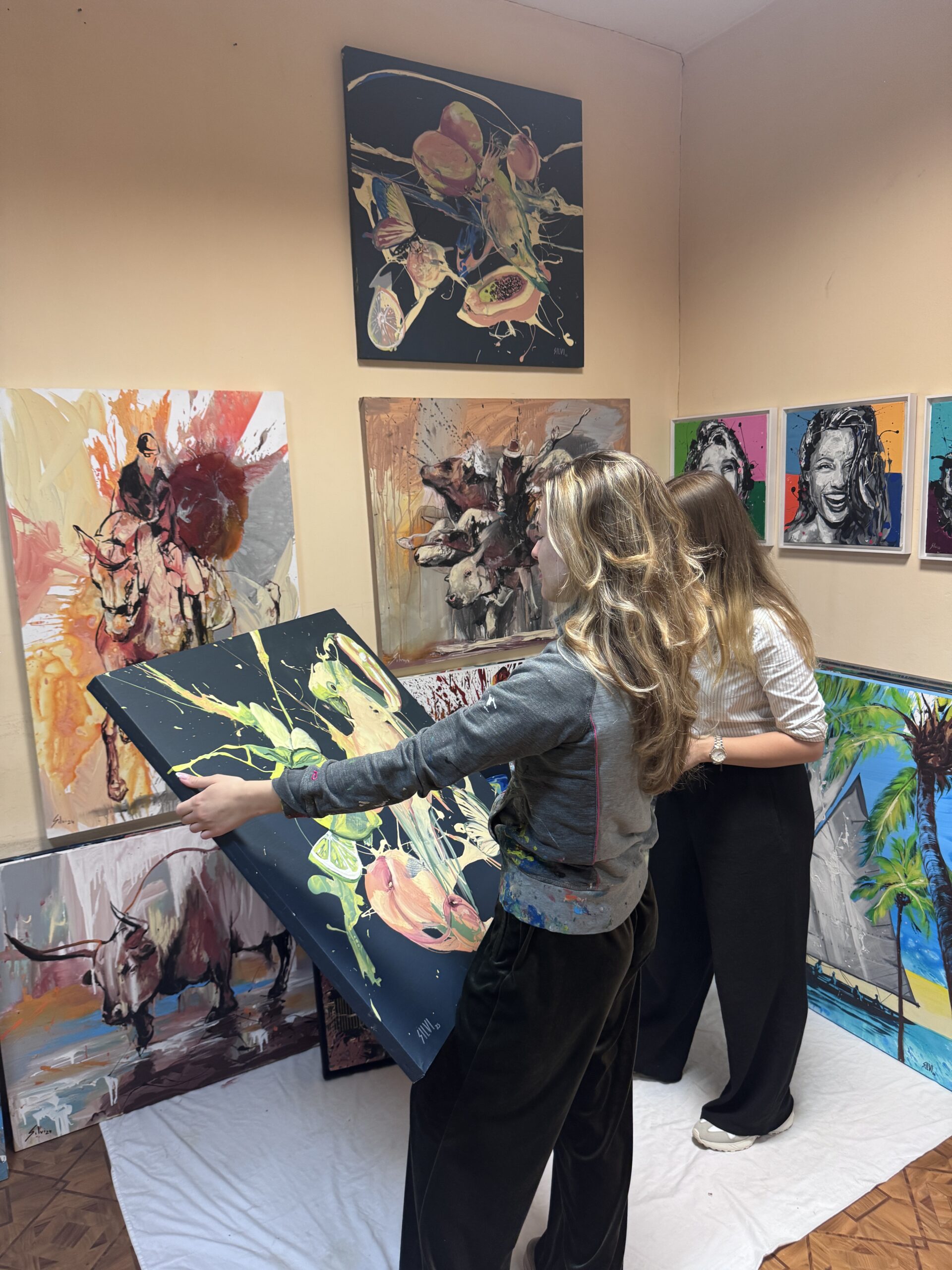Ammirare i dipinti di SILVI nel suo studio